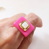 Bague fuchsia avec pierre de nacre naturelle