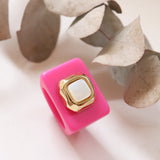 Bague fuchsia avec pierre de nacre naturelle