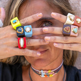 Grande bague en corail saumon et agate veinée noire pour femme