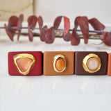 anillos grandes tonos marrones con piedras naturales