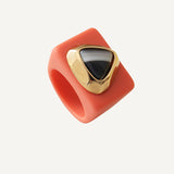 Grande bague en corail saumon et agate veinée noire pour femme