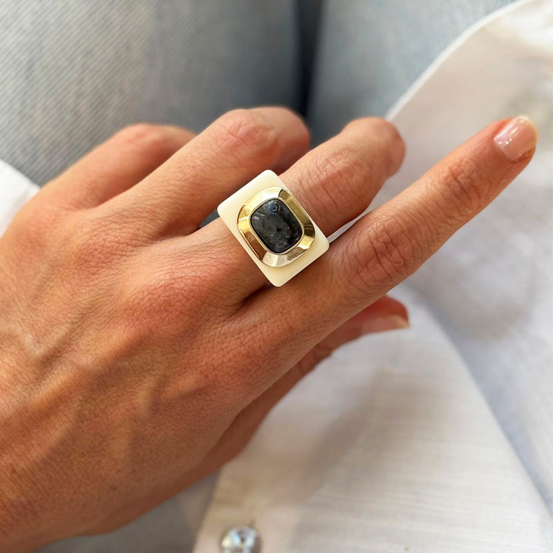 Anillo mujer crema con labradorita