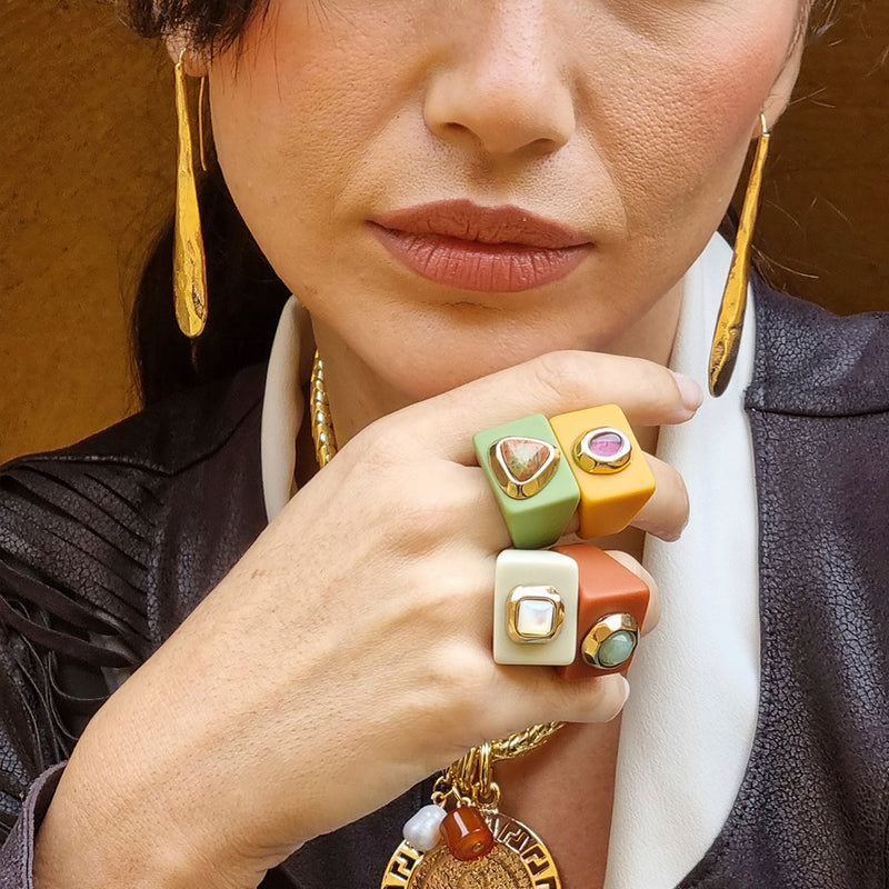 anillo resina para mujer color verde pistacho con piedra natural