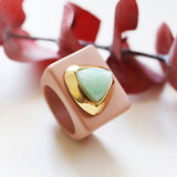 Anillo color maquillaje con piedra natural Cuarzo Verde