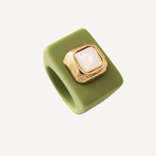 Anillo verde piedra madreperla