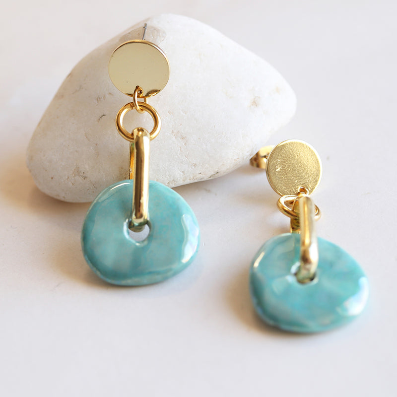 Boucles d'oreilles courtes en argile