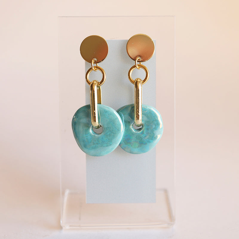 Boucles d'oreilles courtes en argile